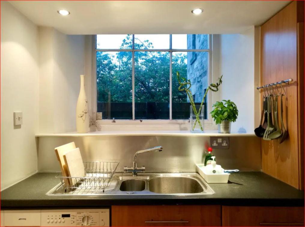 Central Mezzanine Apartment In Historic School EDI Exterior photo