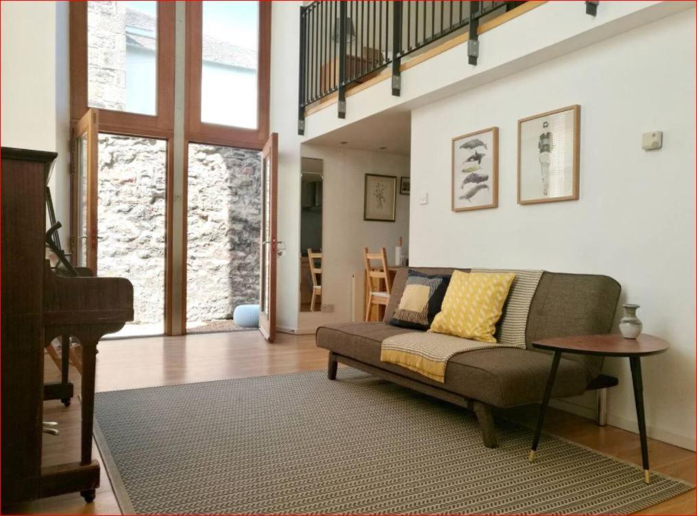 Central Mezzanine Apartment In Historic School EDI Exterior photo